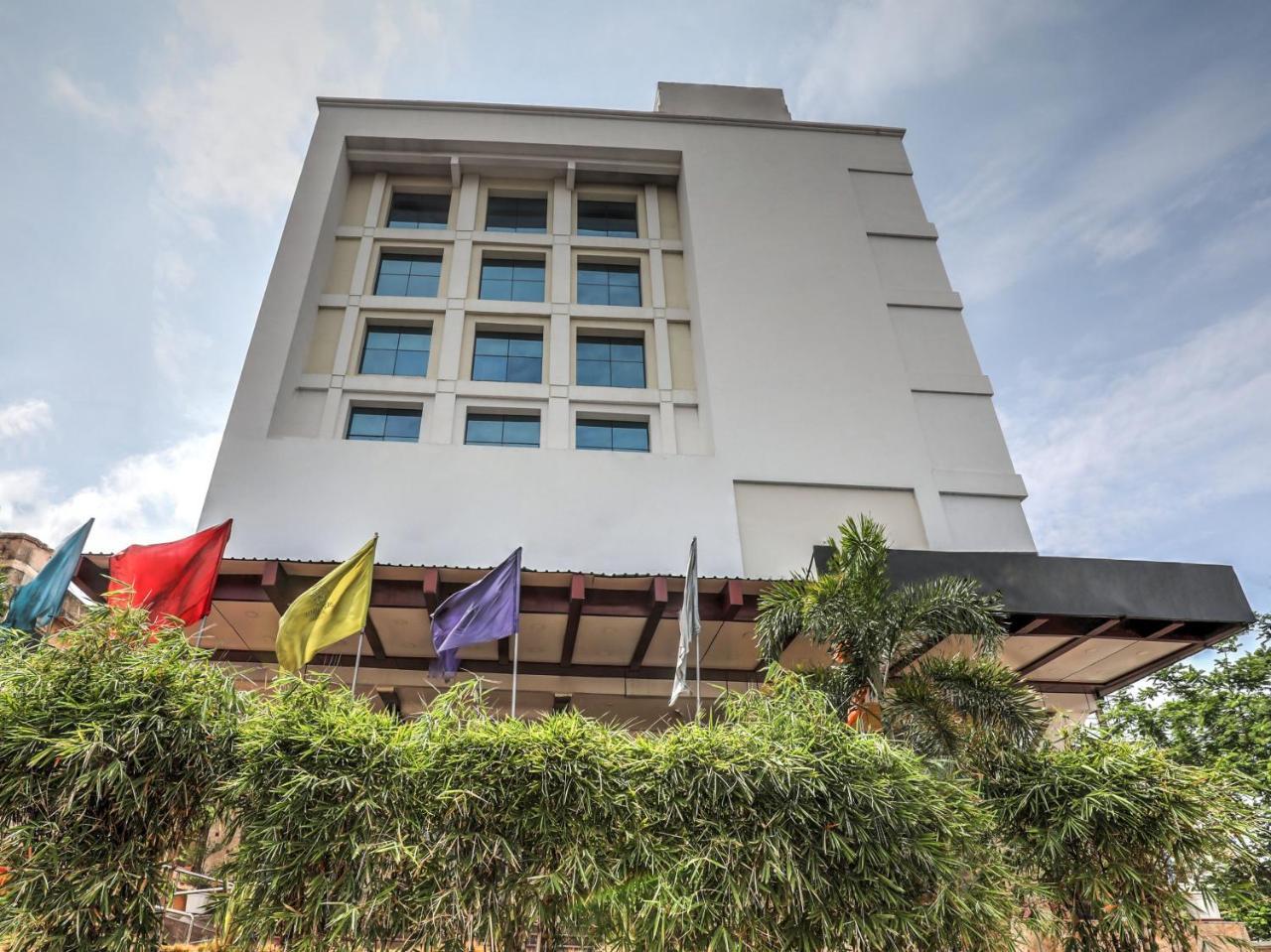 Capital O 1251 Hotel Suprabha Warangal Exterior foto